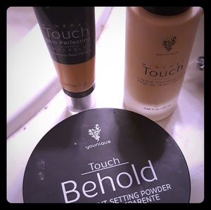 Younique Make up in Scarlet & setting powder